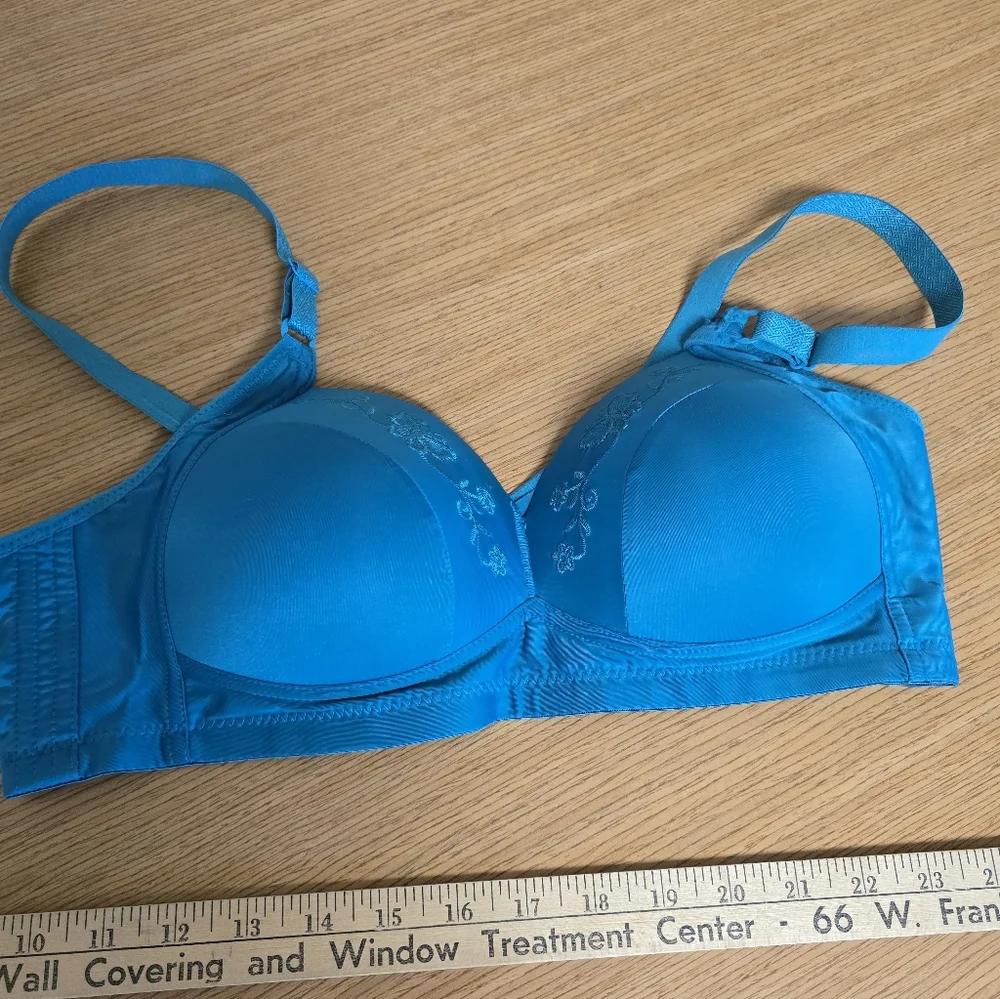 Womens size 40B Emerald green padded wireless bra. NWOT - Picture 1 of 7